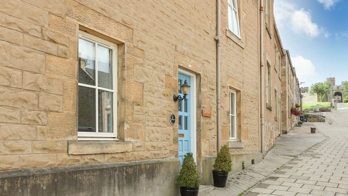 Jedburgh Cottage | CASTLEBRAE, pet friendly, character holiday cottage in Jedburgh