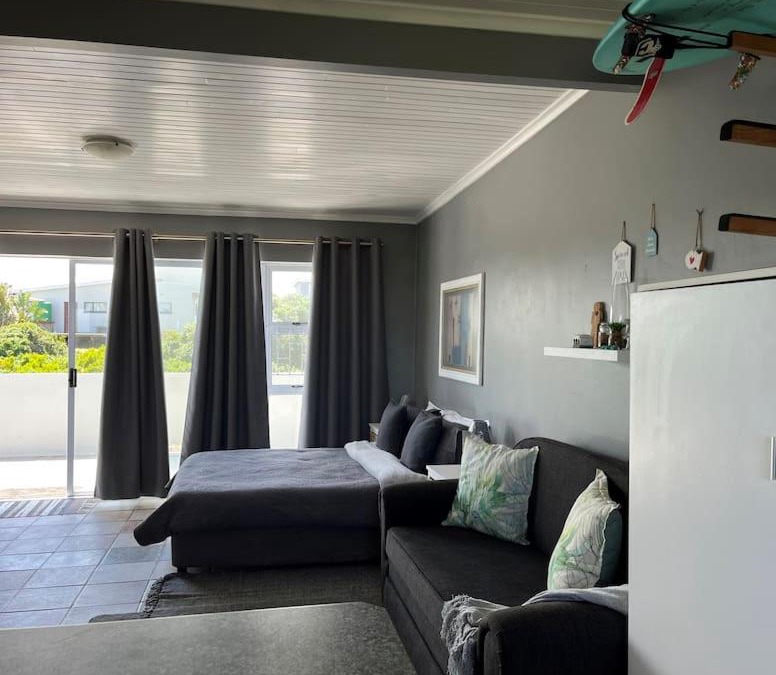 Cape Saint Francis Apartment | Casual, beachy and 100m to Seals Surf Spot