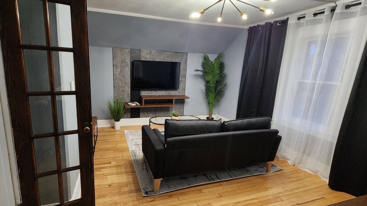 Tremont Apartment | Casual CLE: 1 bdrm near Downtown Cle