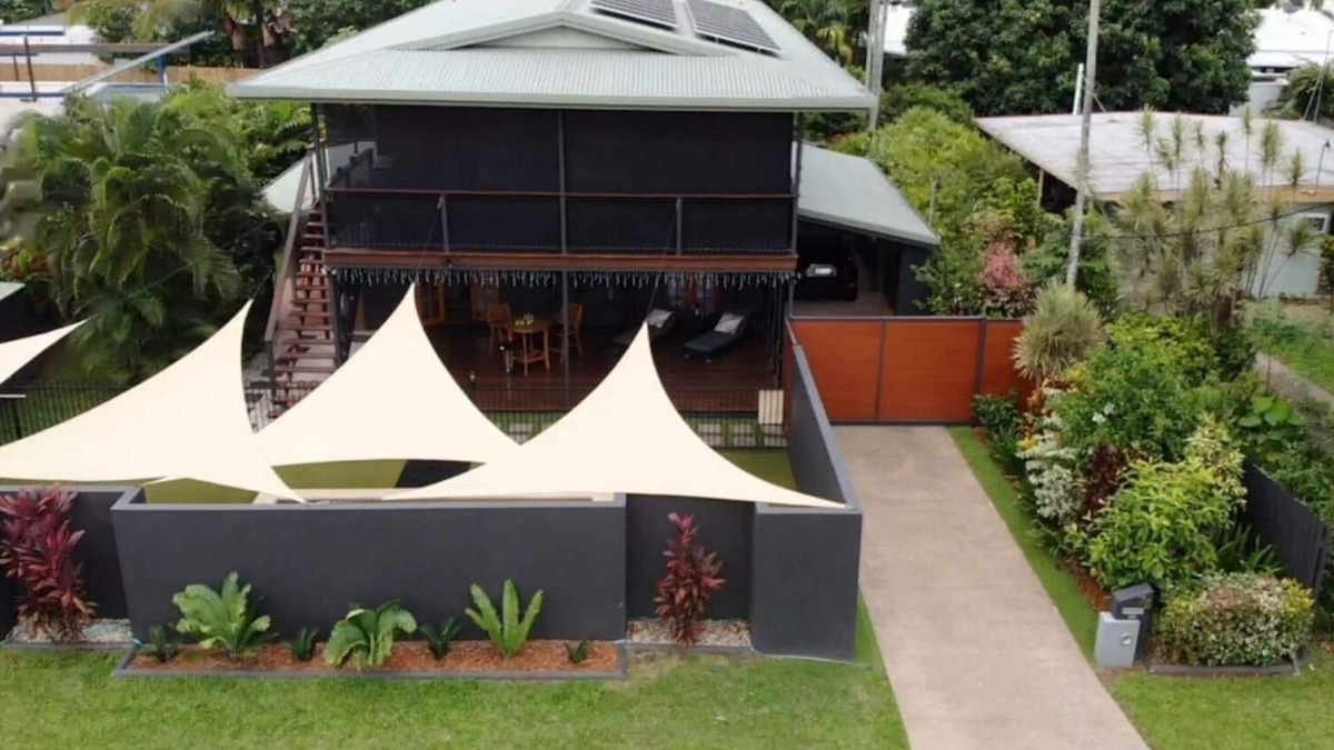 Palm Cove Apartment | Casual Coastal 2 Bedroom Unit in Stunning Palm Cove