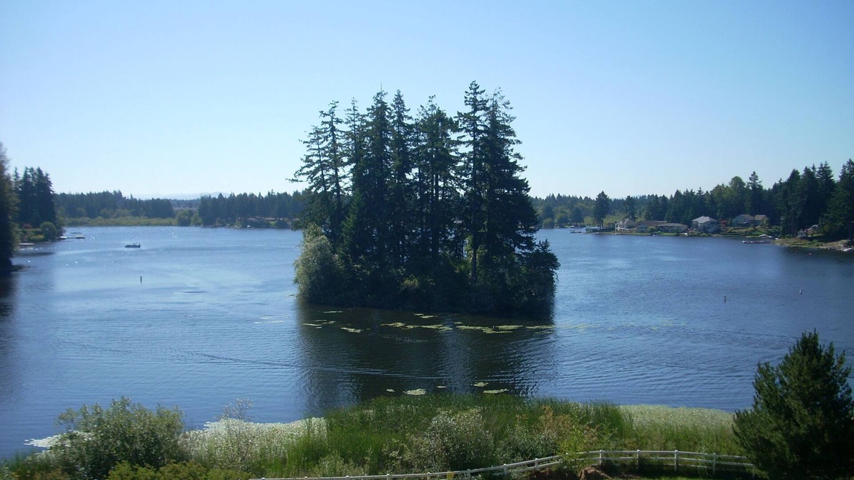 Lacey House | Casual Comfort. Beautiful Location.