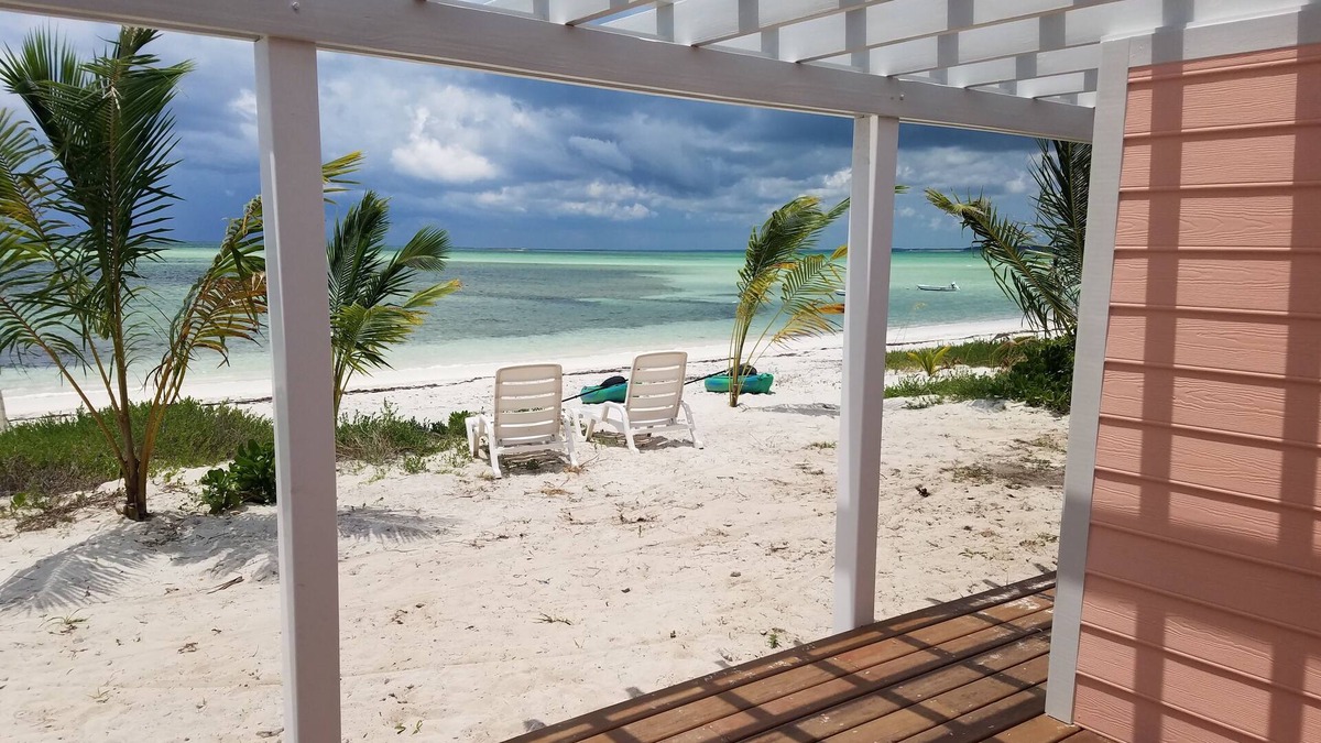 Cherokee House | CASUARINA SEA BREEZE - BEAUTIFUL Beachfront Home-Including 16' Skiff