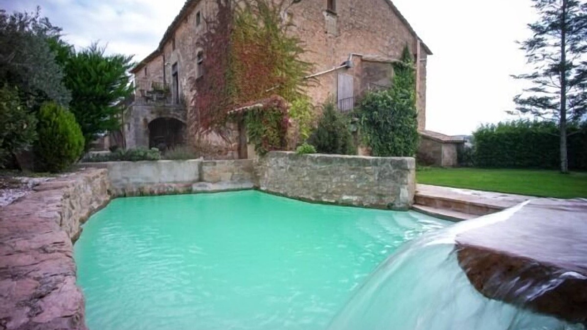 Gargalla Cottage | Catalan farmhouse of the seventeenth century rehabilitated everything and preserve its essence.