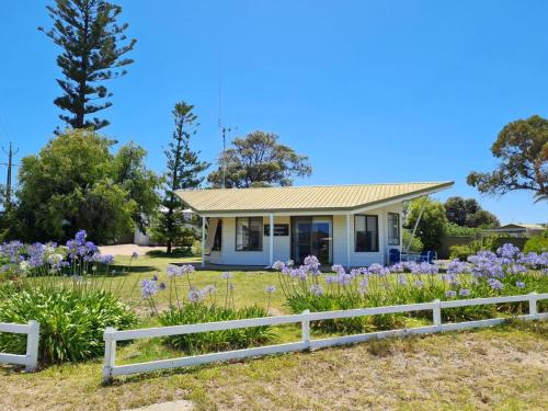 Moonta Bay House | Catalina Cottage