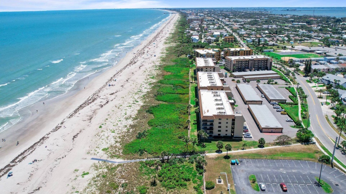 Cocoa Isles House | Catalina Cove - World Famous Cocoa Beach!