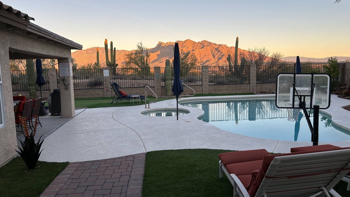 The Bluffs House | Catalina Mt Views, Quiet, Solar with EV charging, also see HA 7617525, 21095476