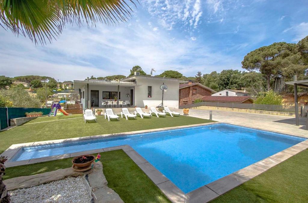 Sils Villa | Catalunya Casas Modern Marvel,15 min to Costa Brava beaches!