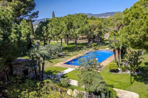 Santa Oliva Villa | Catalunya Casas Unique sanctuary with extra large pool!