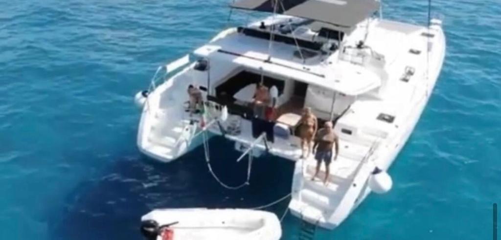 Nidri Boat Rental | Catamaran mia