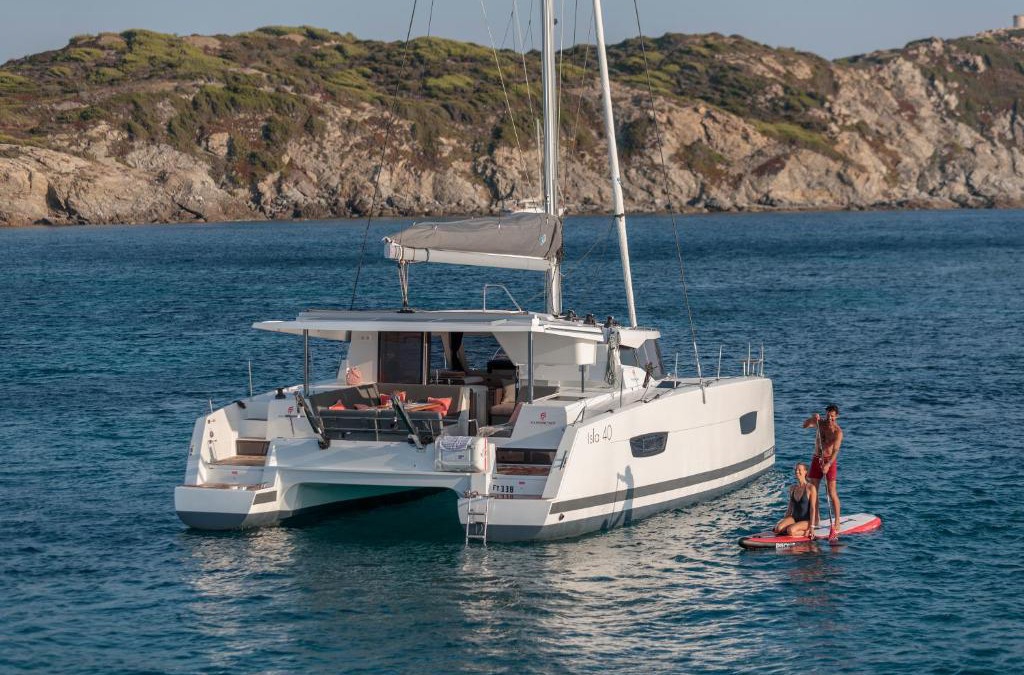 San Vincenzo Boat Rental | catamarano isla 40