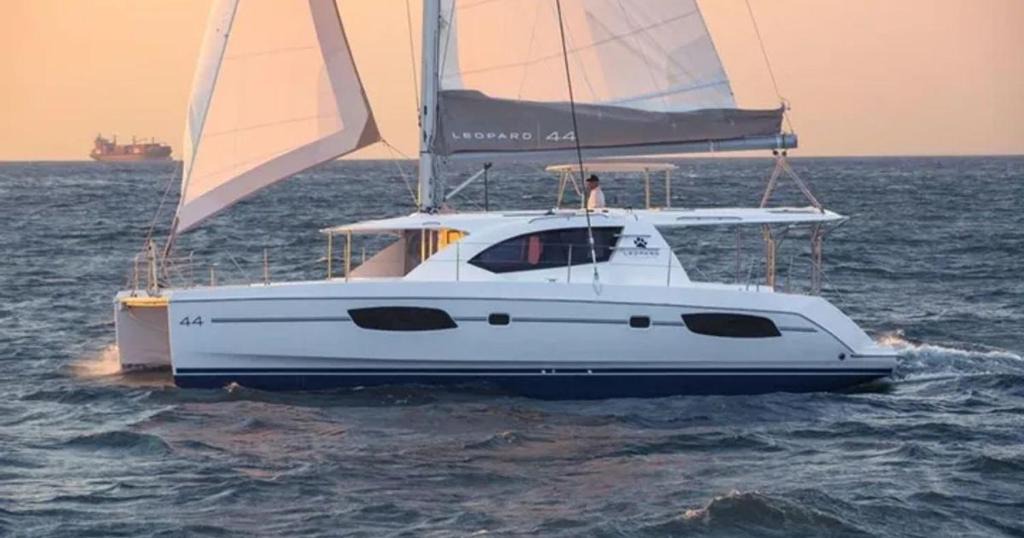 Fiumaretta Boat Rental | Catamarano Leopard 44 a Bocca di magra