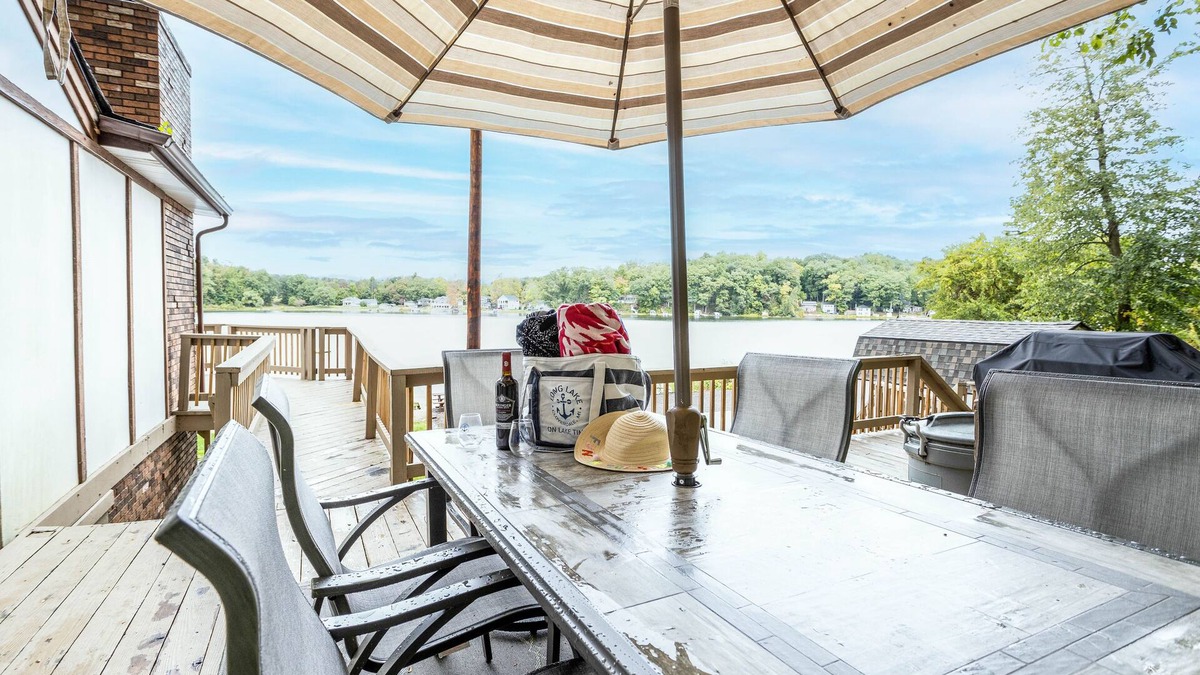 Cloverdale Cottage | Catch a sunrise and a sunset or. a fish!