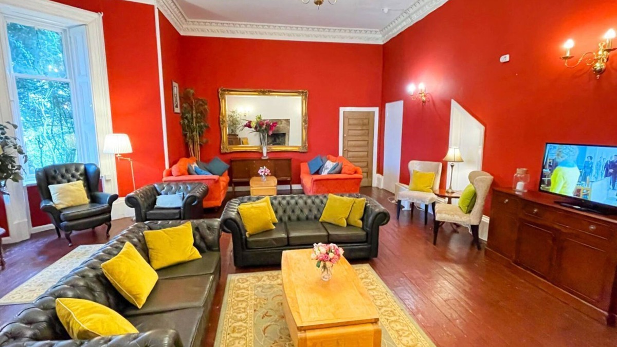 Gorebridge Apartment | Catcune Deluxe Suite