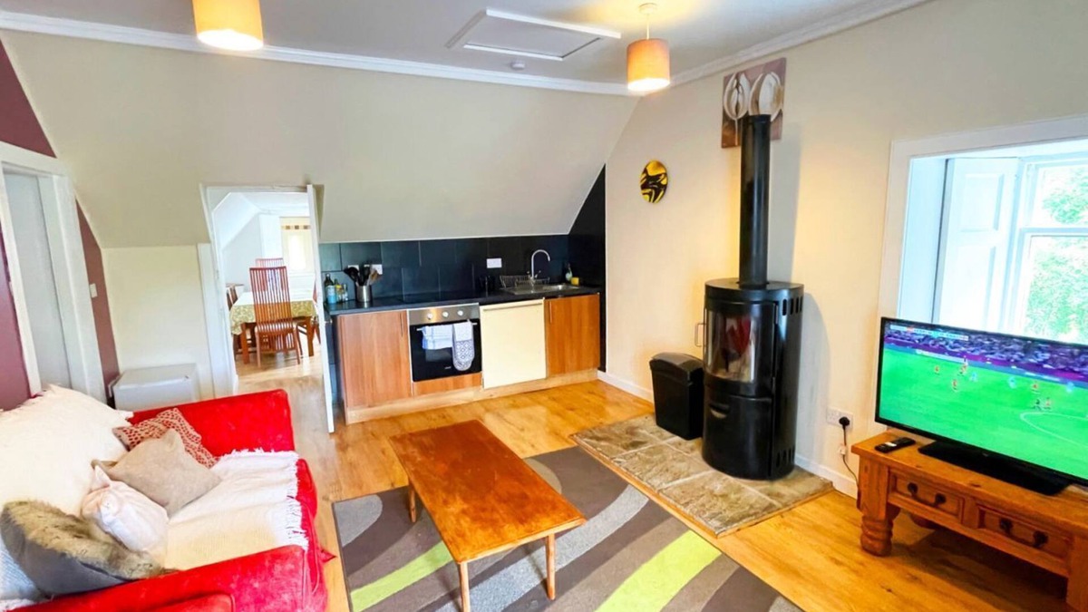 Gorebridge Apartment | Catcune Family Suite