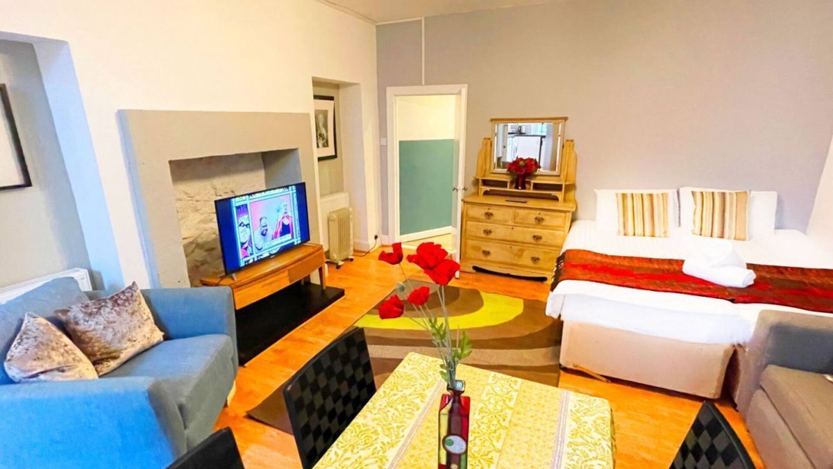 Gorebridge Apartment | Catcune Suite - Studio Flat