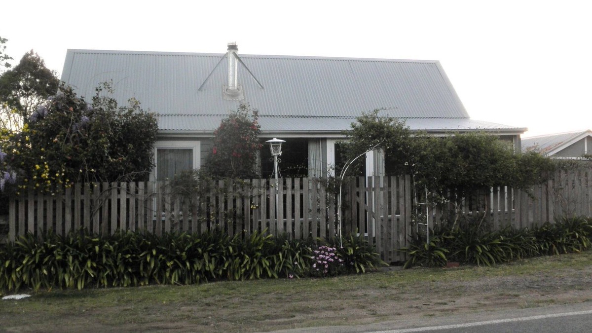 Kalaru House | Caterpillar Cottage - cosy and private at Kalaru