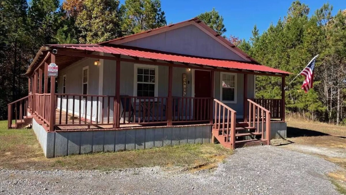 Tie Plant House | Catfish House-1 bedroom with spacious free parking