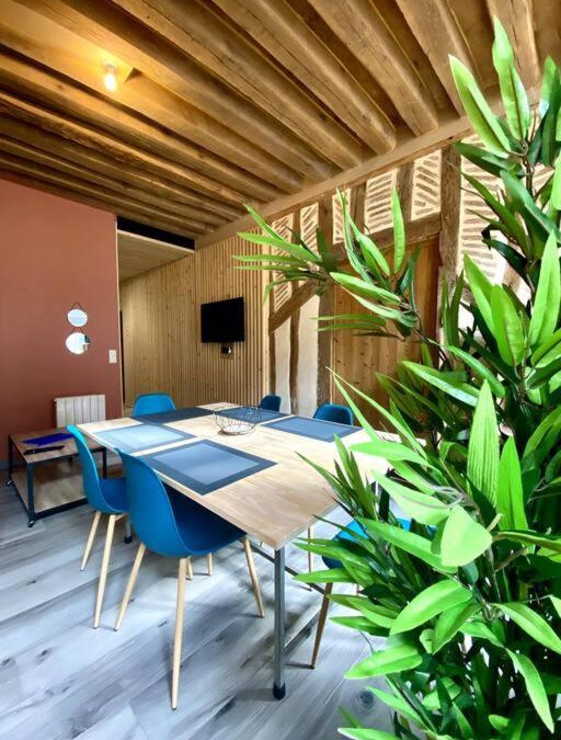 Moulins Apartment | Cathédrale