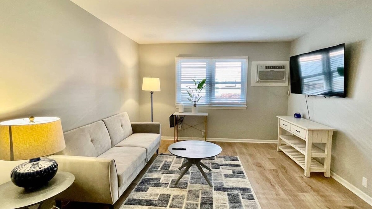 Joslyn Castle Apartment | Cathedral 11-Midtown near UNMC!