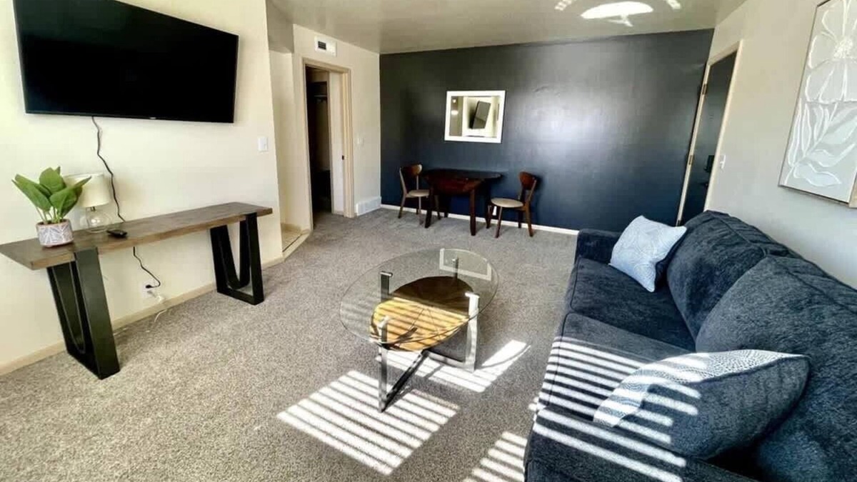 Joslyn Castle Apartment | Cathedral 4-Close to UNMC!