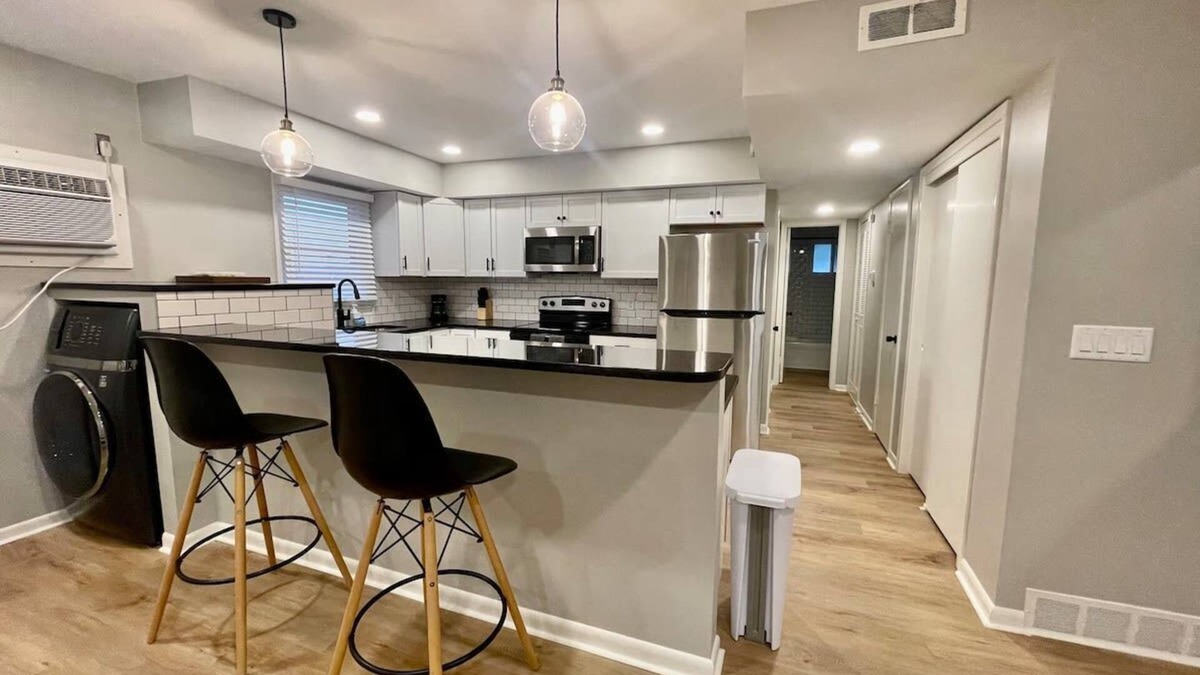 Midtown Apartment | Cathedral 5-Walking Distance to UNMC