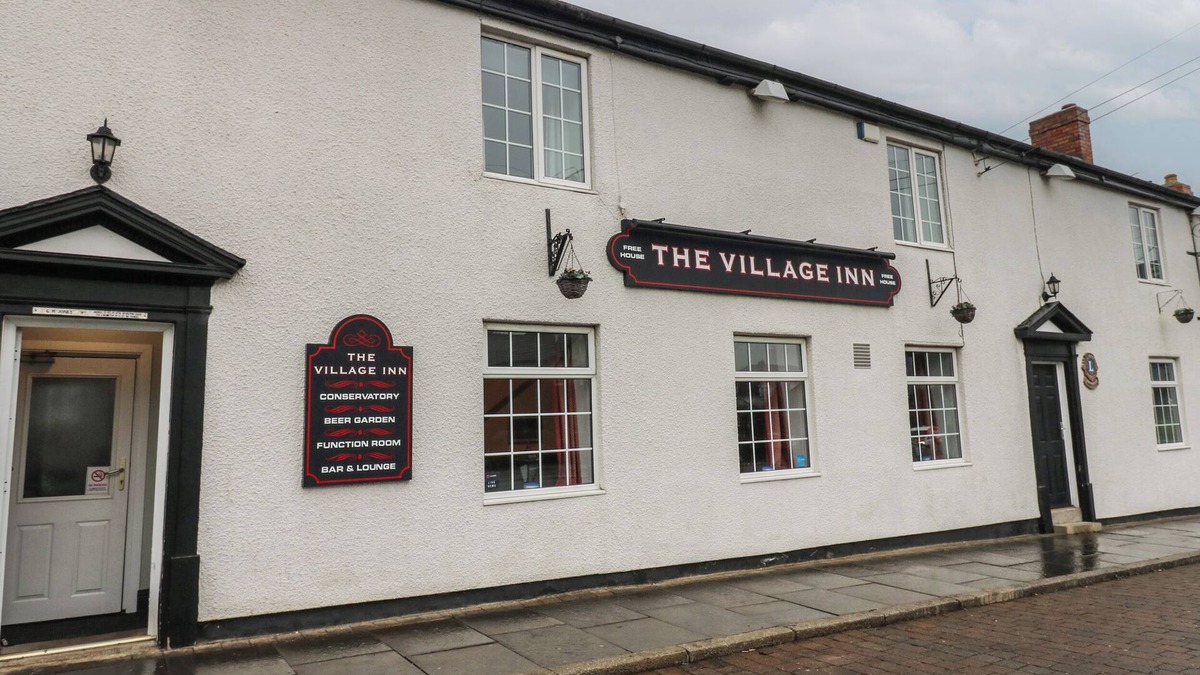 Murton Cottage | CATHEDRAL ROOM, pet friendly, with a garden in Murton, County Durham