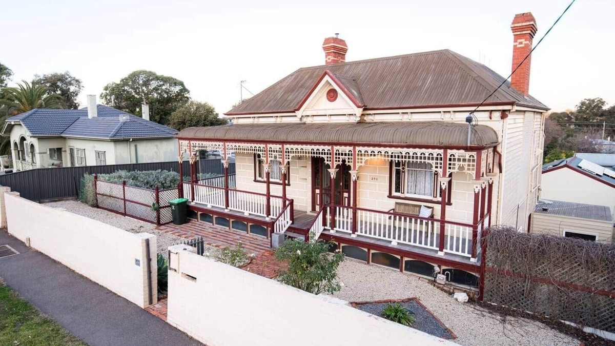 Bendigo House | Cathedral View - Sleeps 16