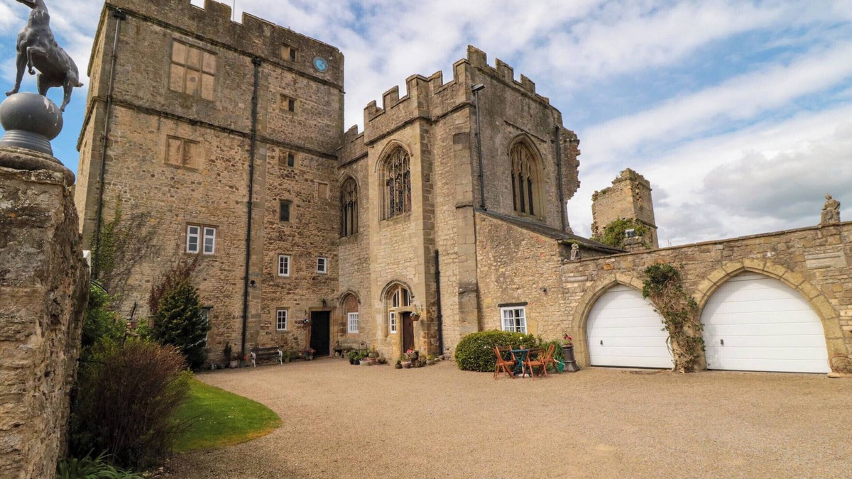 Bedale Cottage | CATHERINE PARRS SEWING ROOM, romantic, with a garden in Bedale