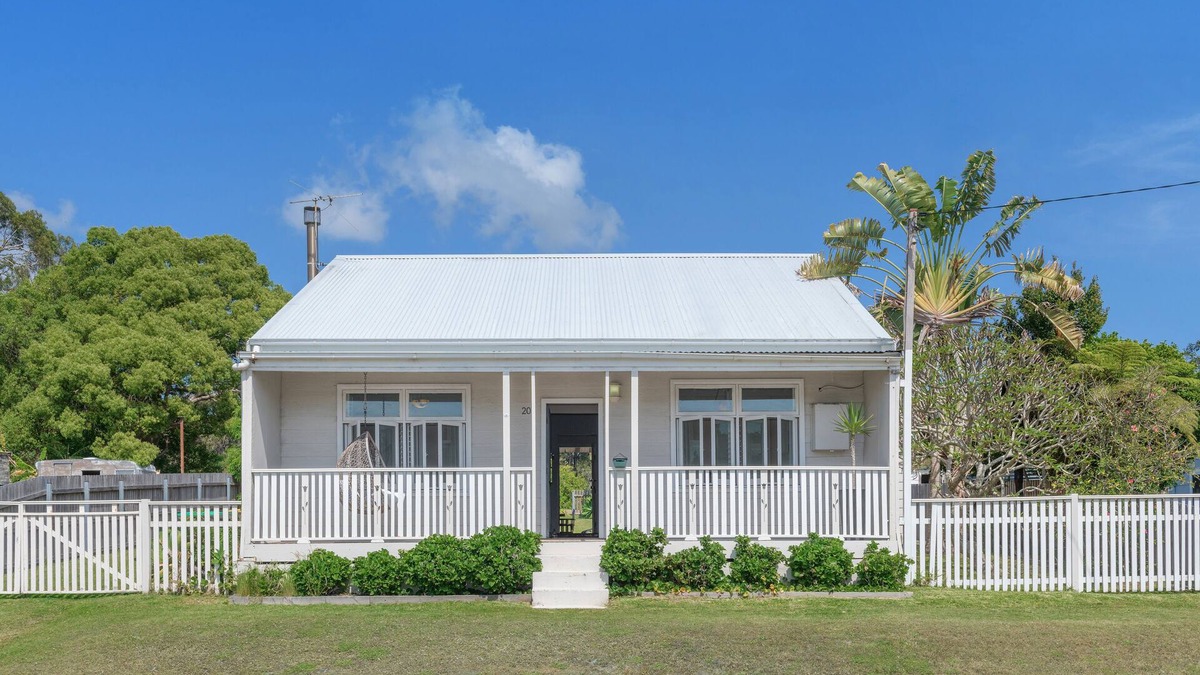 Catherine Hill Bay House | Catho Miners Cottage [pet friendly]