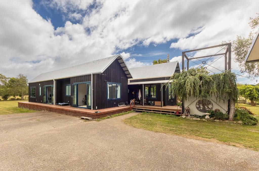 Te Horo House | Catley Lodge B&B Farmstay