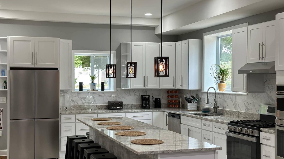 Catonsville House | Caton Manor Estate and Pool