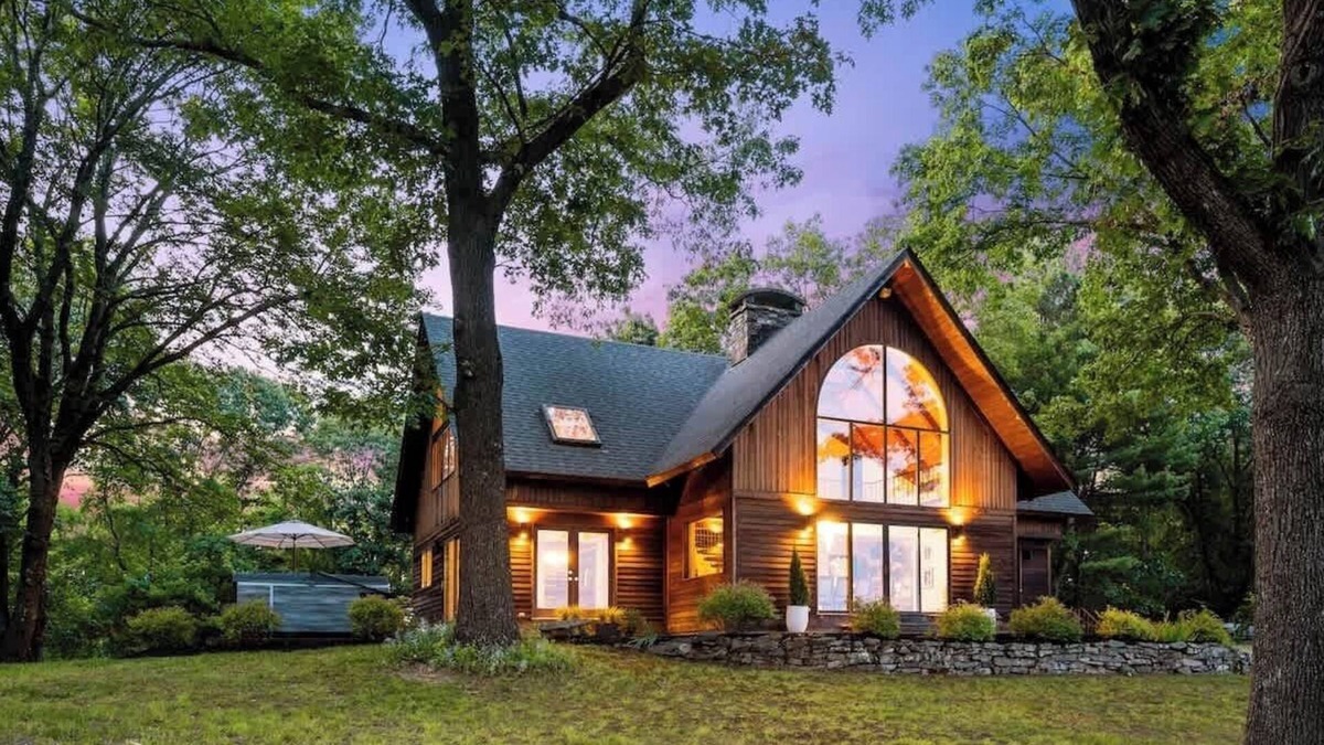 Kingston House | Catskill Estate epic views, hot tub