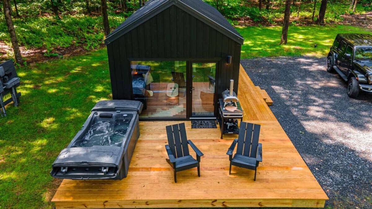 Jefferson House | Catskill Modern Tiny Escape Hot Tub Sauna Outdoor Theatre