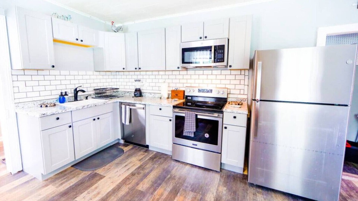 West Saugerties House | Catskill Mtn Farmhouse close to Woodstock