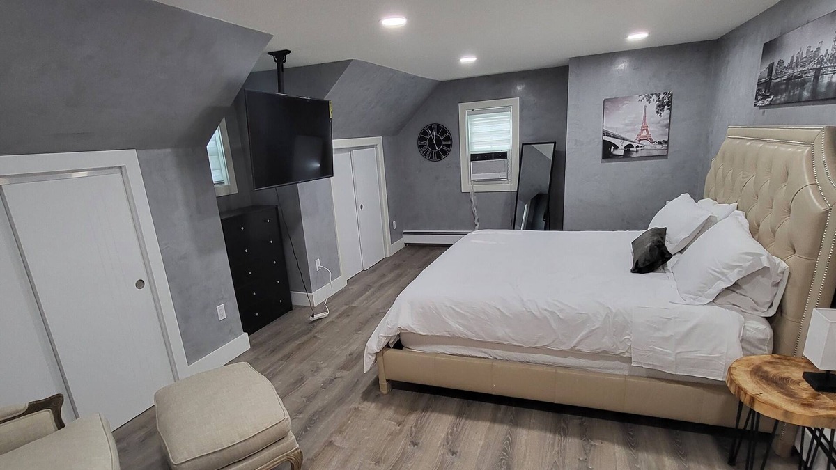 Loch Sheldrake House | Catskills getaway w/private pool, game room and basketball/soccer court