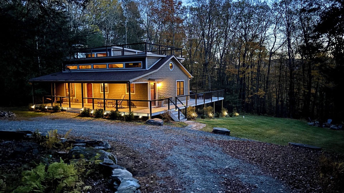 Pond Eddy Cabin | Catskills River Retreat — Stargazing Roof Deck, Canoeing & Rafting