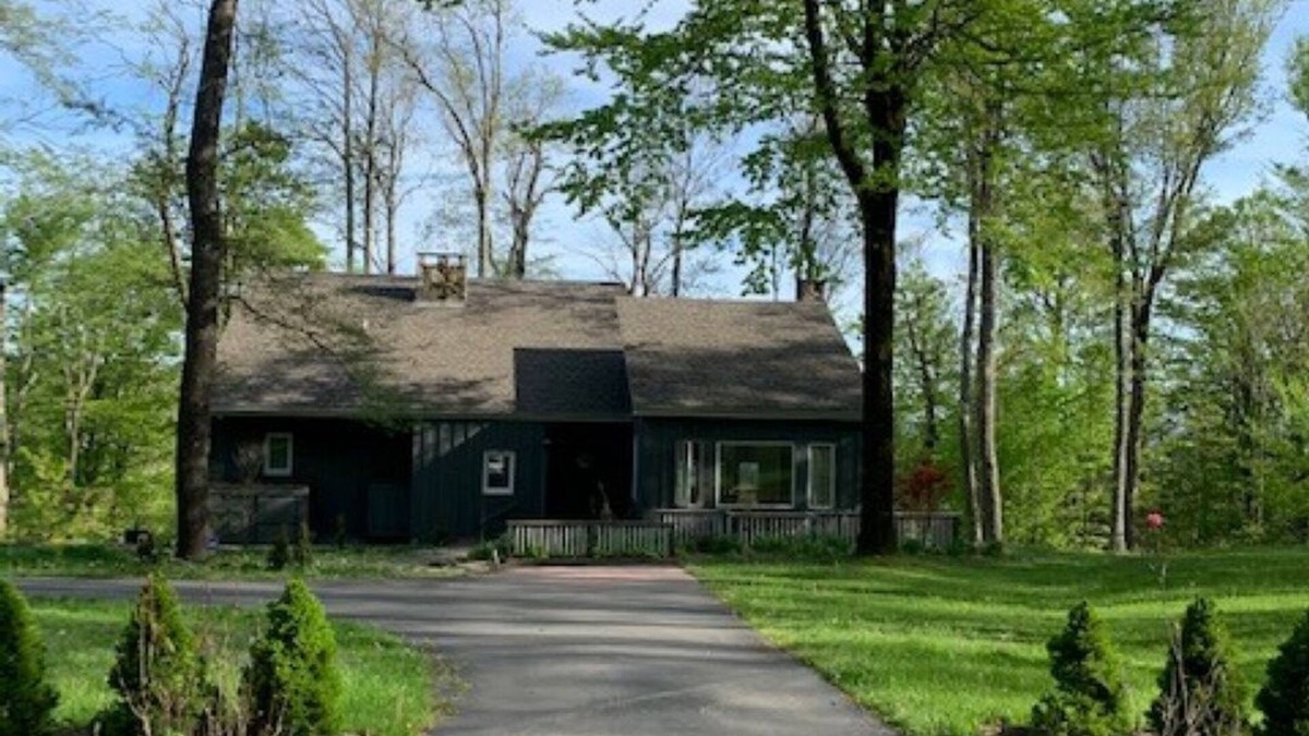 Livingston Manor House | Catskills Secluded Treehouse with stunning views near Livingston Manor