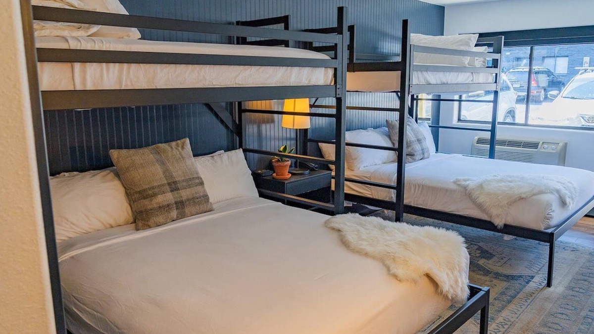 Winter Park Hotel | Catwalk | Double Queen + Twin Bunks at Gravity Haus Winter Park, Parking