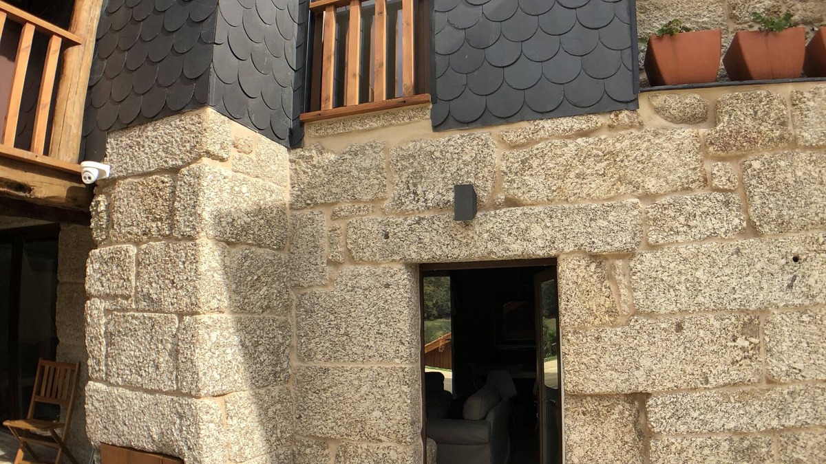 Casteloes Cottage | Cavalariça House - Roof Houses