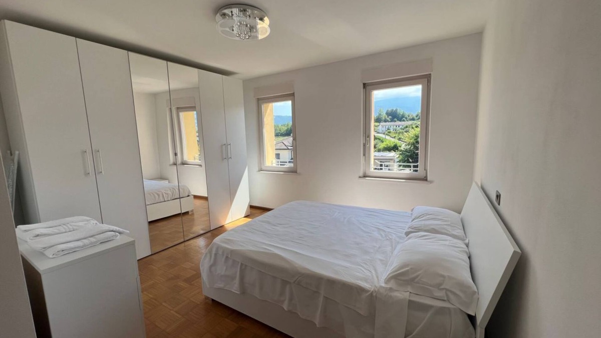 Visome Apartment | Cavallo - Lovely One-Bedroom with Mountain View