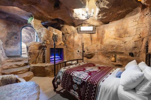 Fredonia House | Cave Dwellers- Zions' Only Hand-Sculpted Cave
