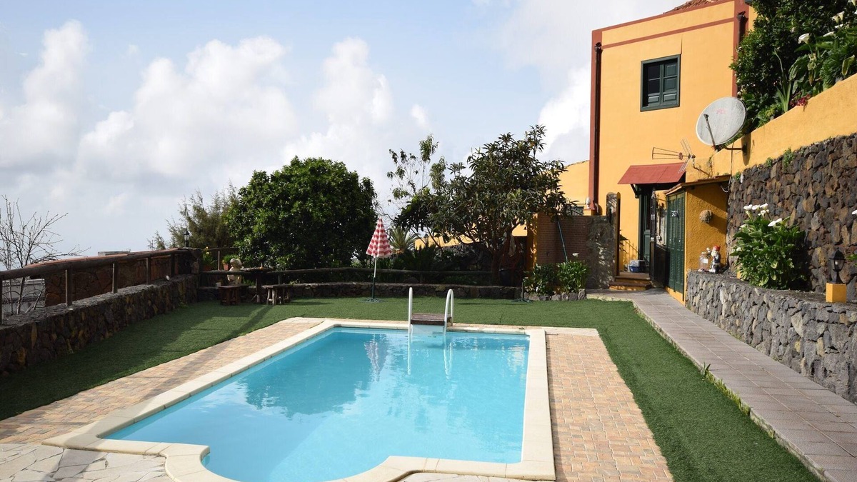 Montijos Cottage | Cave House in Tenerife with Pool and Beach