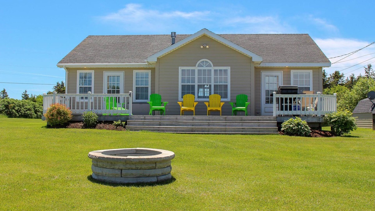 Cavendish House | Cavendish Beach Cottage - close to beaches, attractions and restaurants