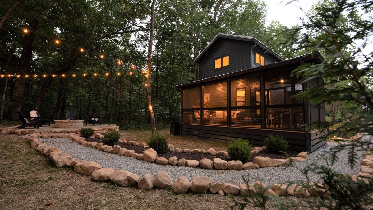 Monteagle House | Caverns,Sewanee,Hikes,Waterfalls: Basecamp Tiny