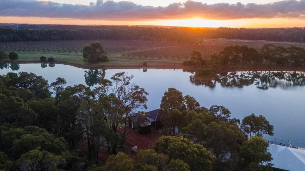 Wilyabrup Villa | Caves Road Vineyard Retreat