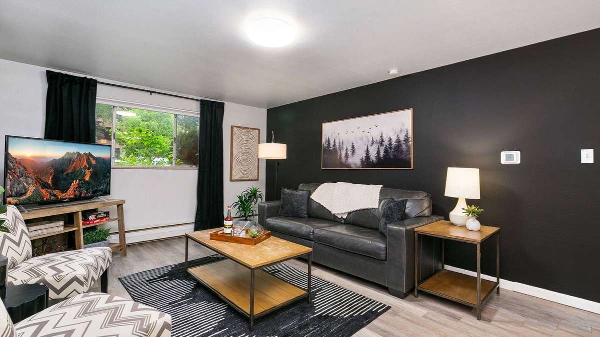 Old Town Condo | Caviar Suite | Moody Retreat by Old Town Square