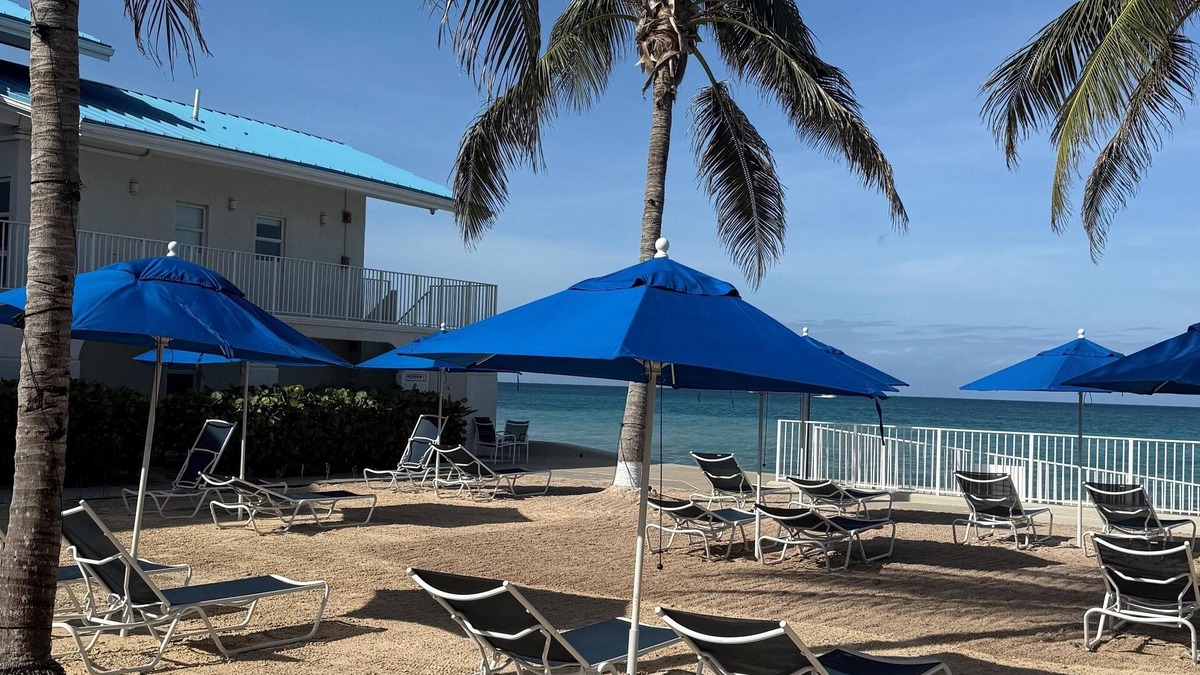 Seven Mile Beach Condo | Cayman Reef Resort 33 - Anchors Away