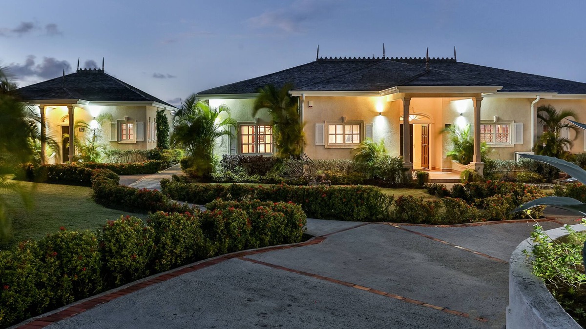 Mount Hardy Villa | Cayman Villa - Contemporary 4 bedroom Villa with Stunning Ocean Views