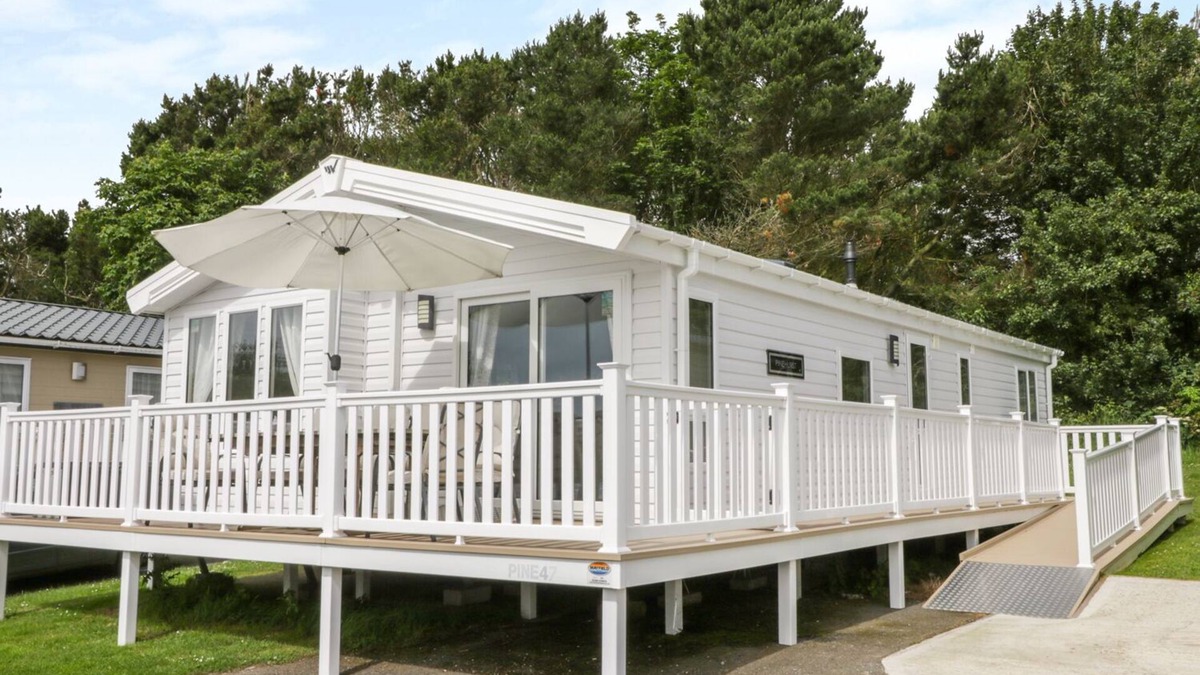 Cayton Bay Cottage | CAYTON PINES, pet friendly, character holiday cottage in Scarborough