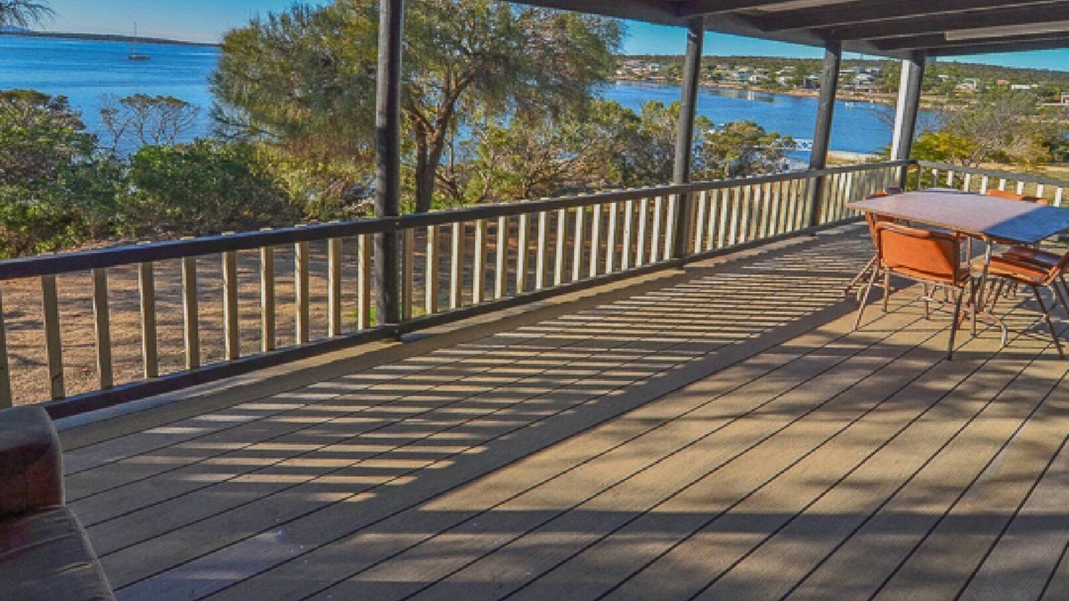 Lake Wangary House | CDC-625 is a fantastic original Coffin Bay Shack C